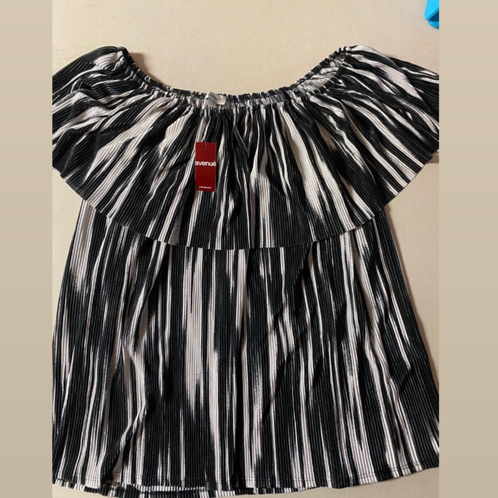 Off/On shoulder blouse